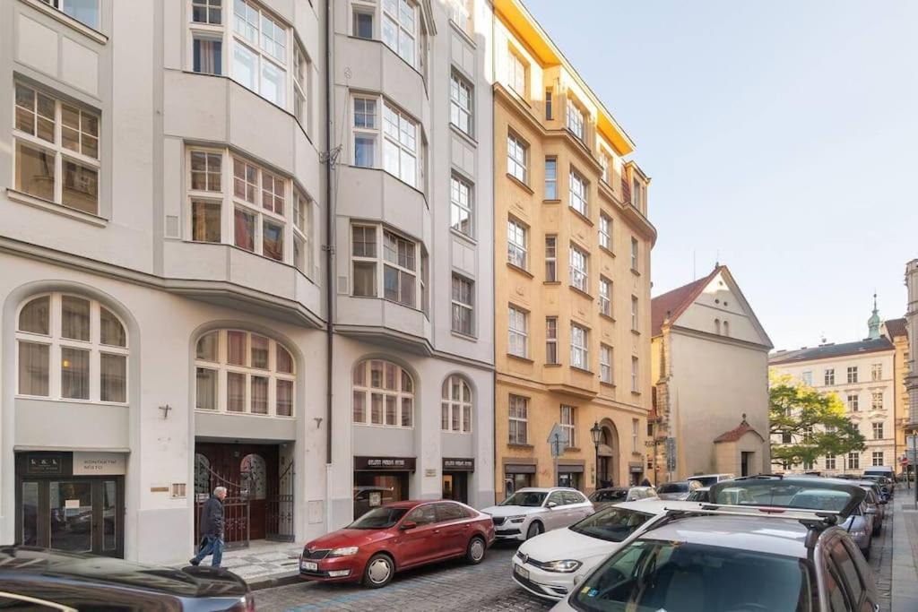 Luxury Apartment On Old Town Square Прага Екстериор снимка