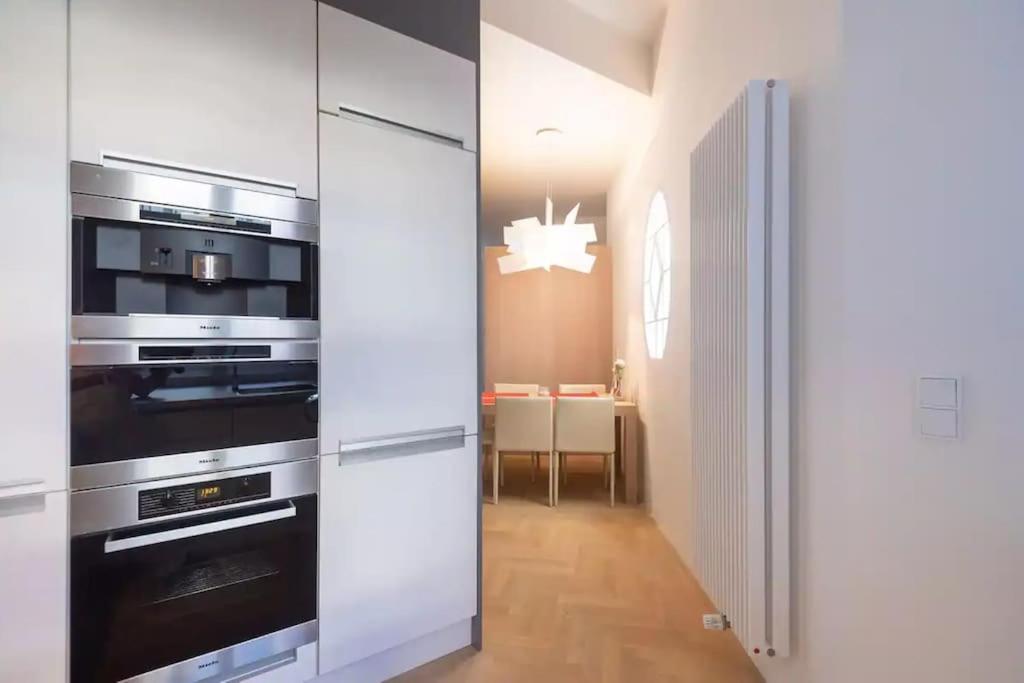 Luxury Apartment On Old Town Square Прага Екстериор снимка