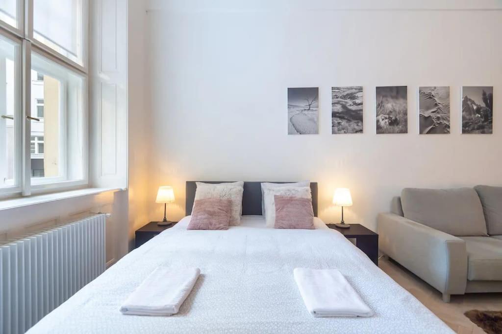 Luxury Apartment On Old Town Square Прага Екстериор снимка