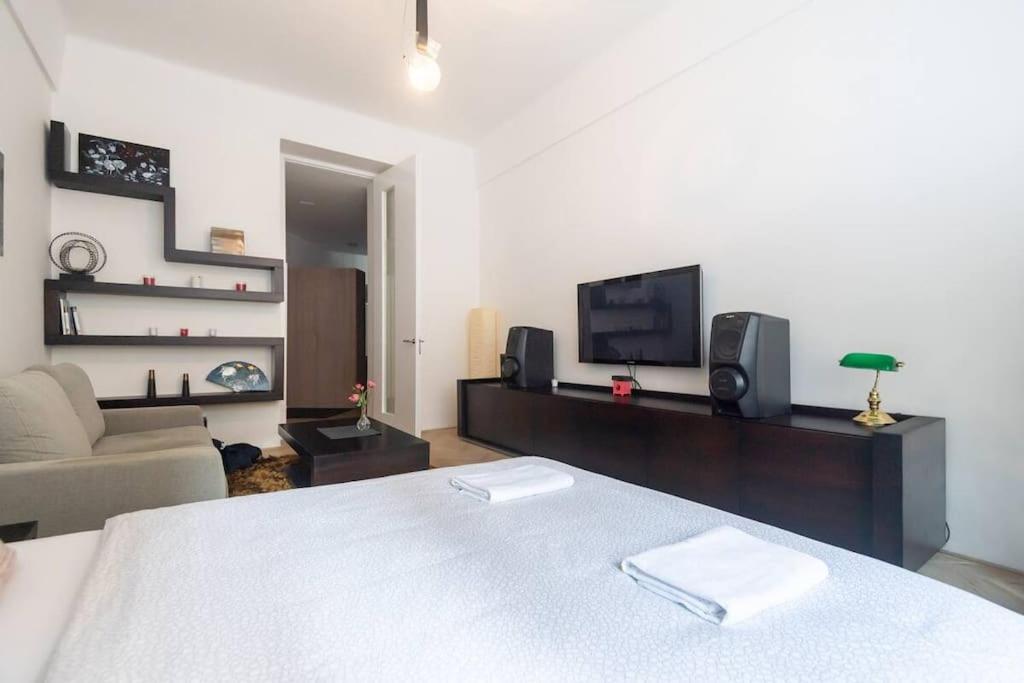 Luxury Apartment On Old Town Square Прага Екстериор снимка